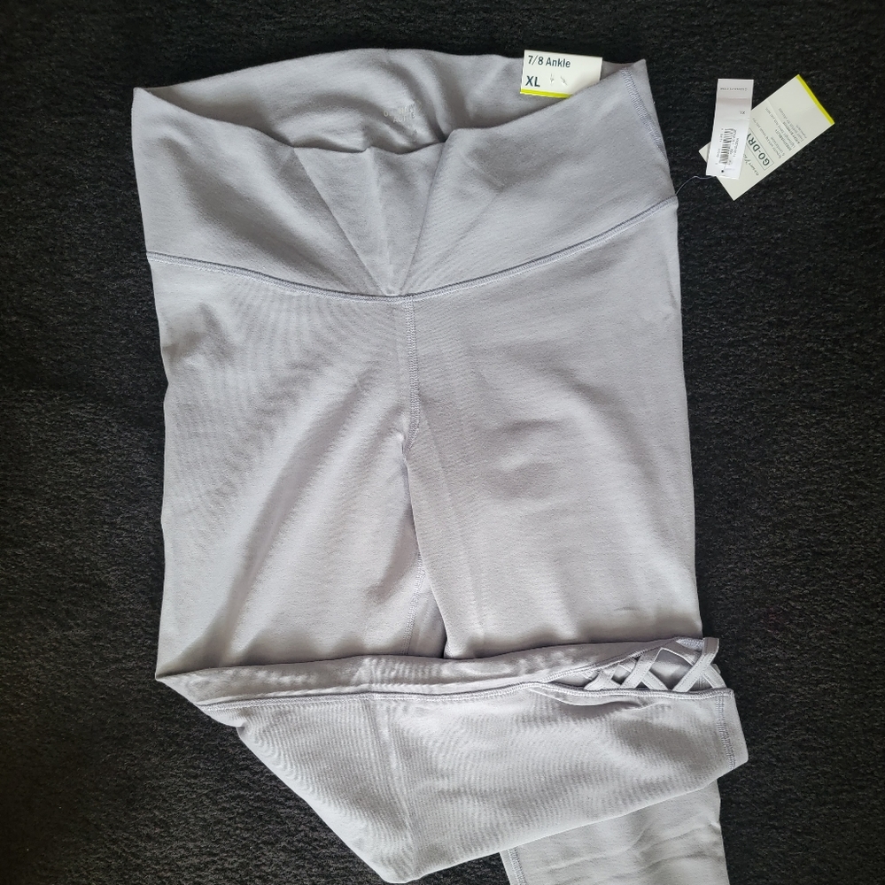 NWT Grey Old Navy 7/8 Leggings